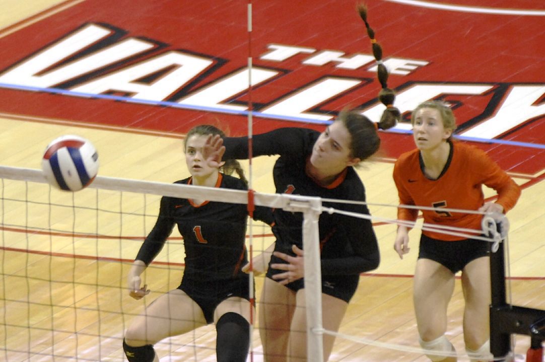 Hartsburg-Emden volleyball wins semifinal match